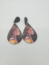 Load image into Gallery viewer, Round Wood lightweight Ethnic Painted Style African Earrings 38
