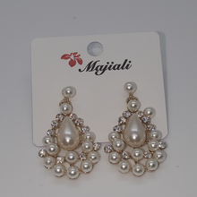 Load image into Gallery viewer, Pearl Beaded Diamond droplet earrings
